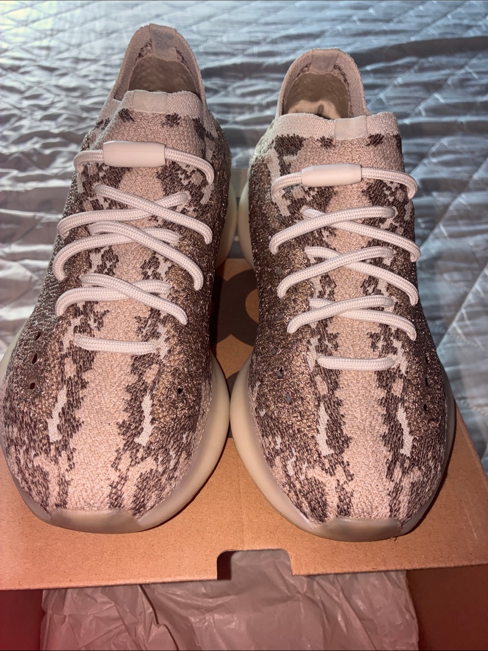Yeezy boost 380 sz 4 1/2. Pyrite